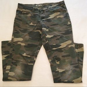Freeworld skinny Camouflage Jeans  size 32